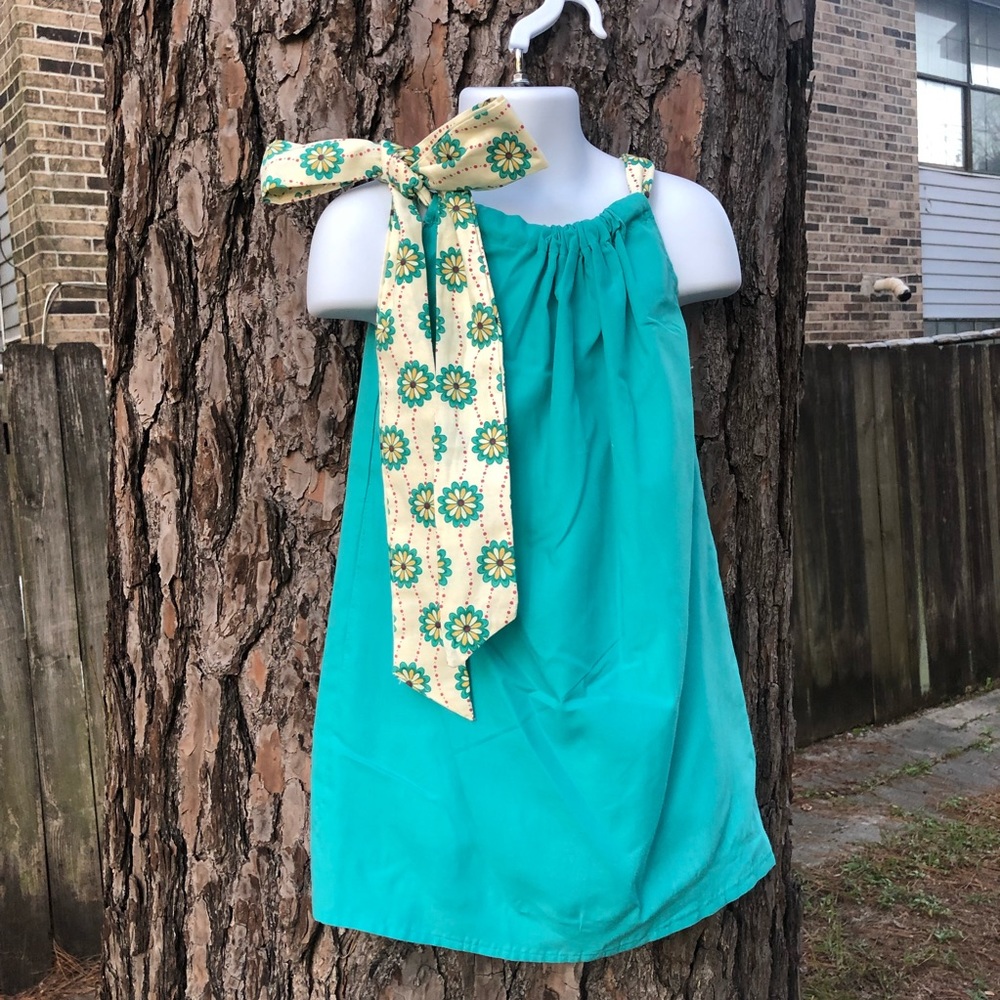 Handmade girl’s dress 👗
